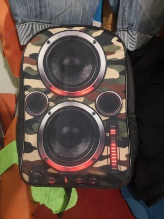 Mochila juvenil diseño altavoz