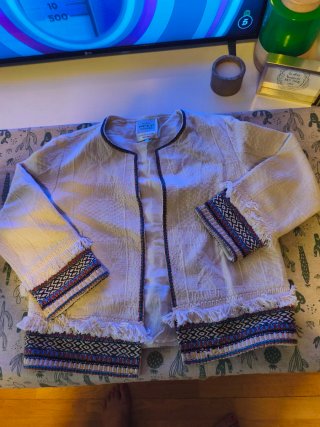 Chaqueta Zara Corte Chanel,color Cremita