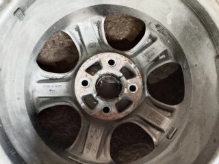 Llantas con neumáticos nuevos