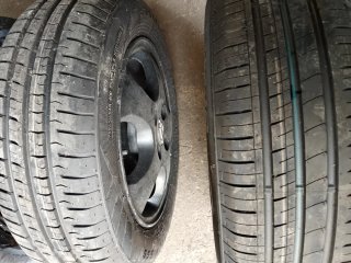 Llantas con neumáticos nuevos