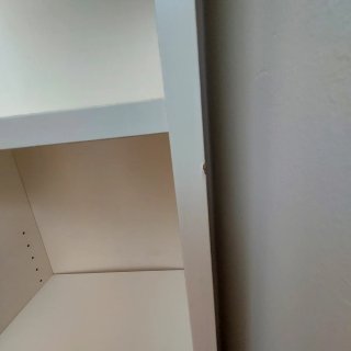 Estantería estrecha blanca