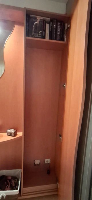 Mueble recibidor mural, con armario alto y espejo