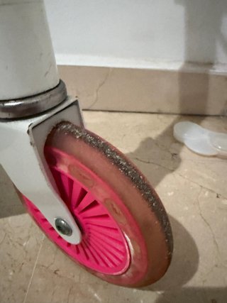 Patinete LOL con ruedas rosas