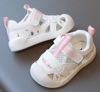Sandalias bebé blancas y rosas