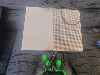 Xbox One S Blanca y Verde