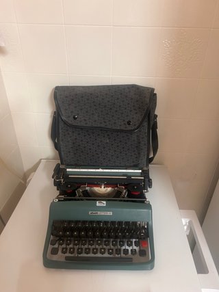 Olivetti Lettera 32 Vintage Original