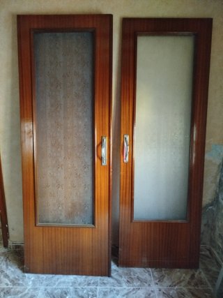 Conjunto de 2 puertas de madera con cristal tallad