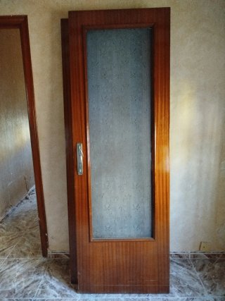 Conjunto de 2 puertas de madera con cristal tallad