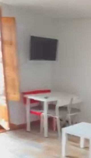Mesa de comedor con 2 sillas