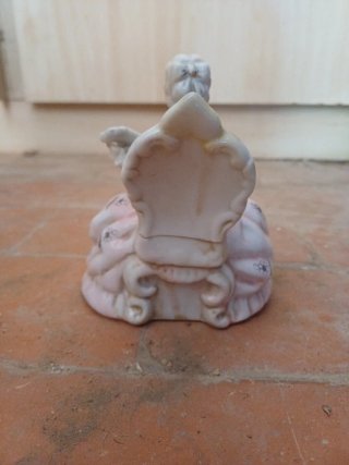 Figura porcelana dama con cítara