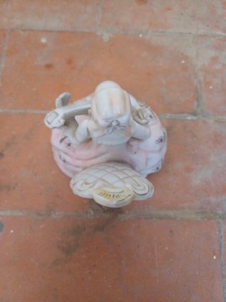 Figura porcelana dama con cítara