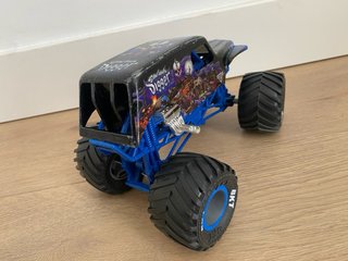 Monster Jam Son-uva Digger camión 18 cm