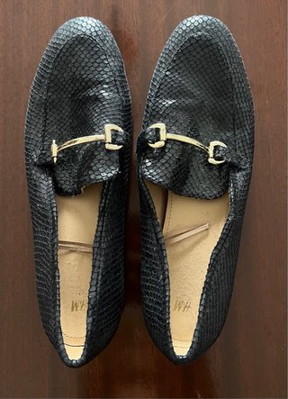 Mocasines H&M negros efecto piel serpiente