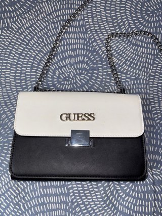 Bolso Guess Blanco y Negro