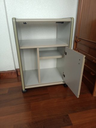 Mueble impresora con ruedas