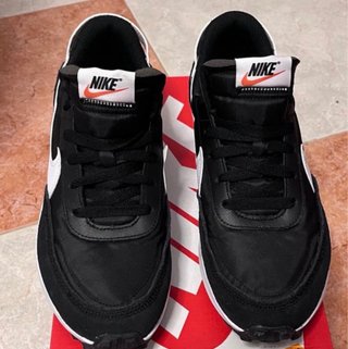 Deportivas Nike Negras y Blancas