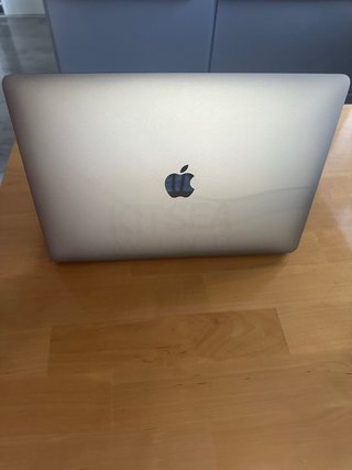 MacBook Pro 13” 2020 i5 256GB – Estado impecable
