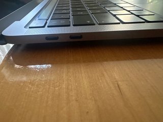 MacBook Pro 13” 2020 i5 256GB – Estado impecable