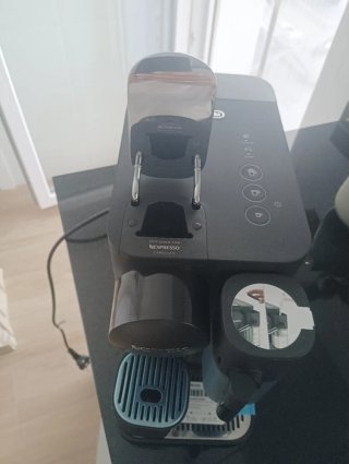 Cafetera Nespresso Lattissima One DeLonghi