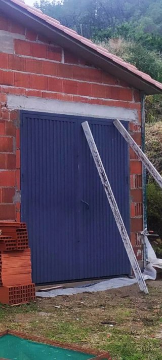 Puerta de garaje de hierro, dos hojas