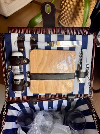 Cestino da picnic in vimini vintage