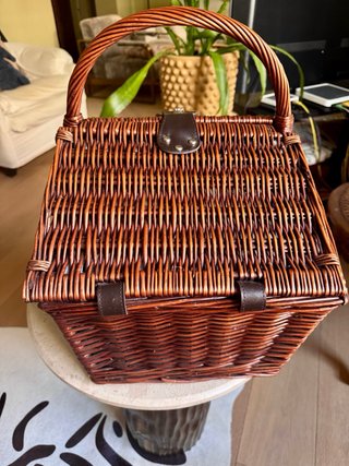 Cestino da picnic in vimini vintage