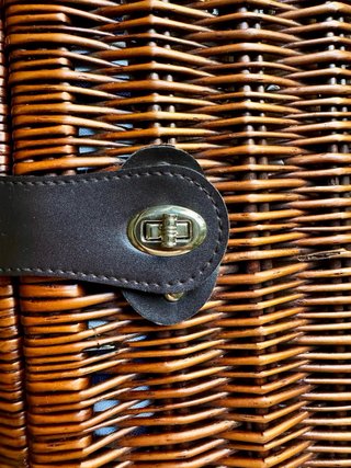Cestino da picnic in vimini vintage