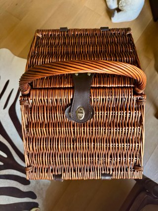 Cestino da picnic in vimini vintage