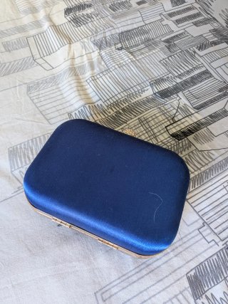Bolso de fiesta azul con pedrería