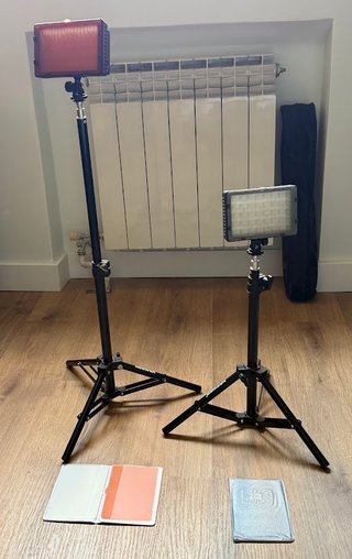 Kit 2 Focos LED Neewer CN-160 + Trípodes