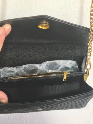Bolso negro con cadena dorada nuevo