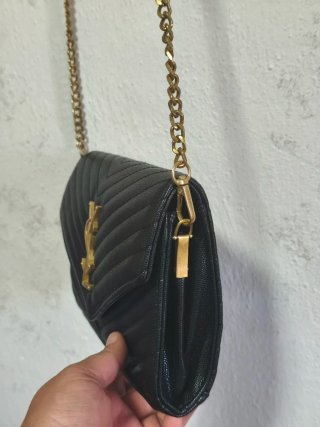 Bolso negro con cadena dorada nuevo