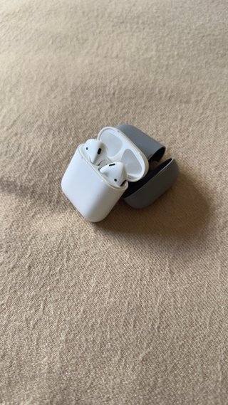 Apple AirPods 2da Gen con estuche