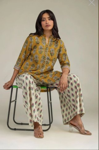 Kurta Khaadi bordada floral Talla M
