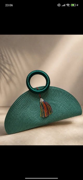 Bolso de mano verde con detalle multicolor
