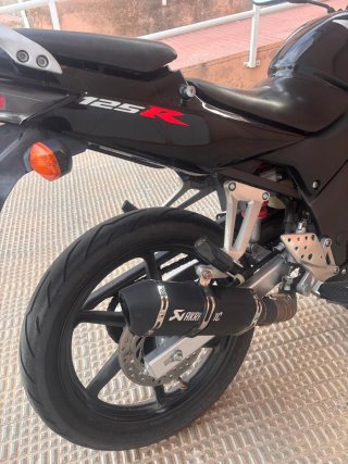 Honda CBR 125 R Negra y Blanca