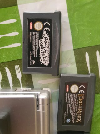 Nintendo Game Boy Advance SP .5 juegos y cargador