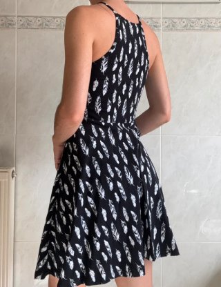 Vestido estampado plumas cuello halter H&M boho