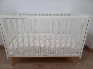 Cuna blanca con colchón