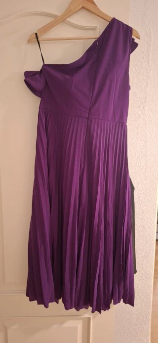 Vestido morado Aomei con volantes
