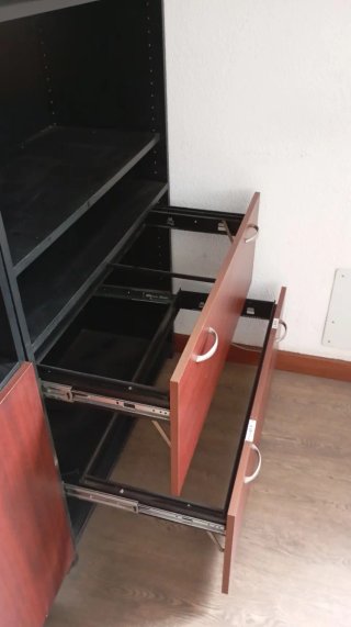 Mueble de oficina madera. Se venden los dos.