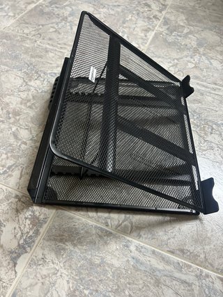 Soporte portátil Amazon Basics