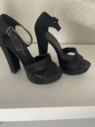 Zapatos de tacón negros