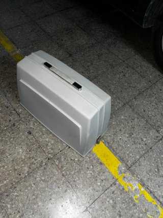Máquina de coser Alfa antigua eléctrica portátil