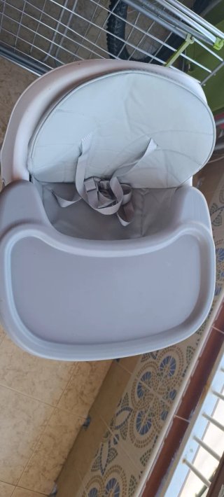Silla de bebé para comer casi nuevo