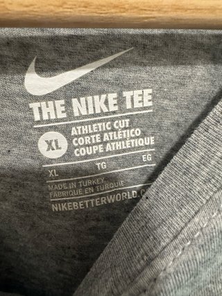 Camiseta Nike Gris Diseño Zapatilla