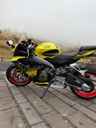 Aprilia RS 660 2024 Amarilla