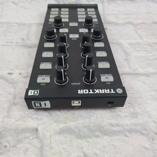 Controller DJ Traktor Kontrol X1