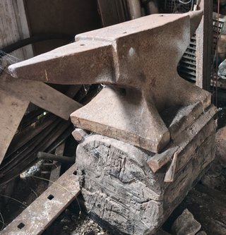 Yunque de forja grande, 200 kg aproximadamente