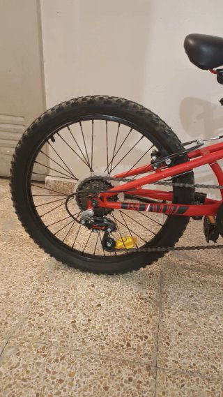 Bicicleta roja 8-10 años
